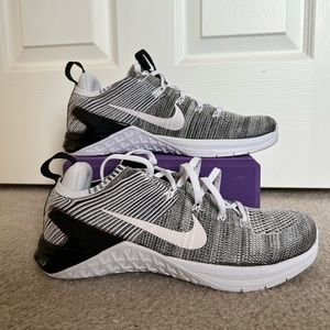 Nike Womens Metcon shoe - size 8